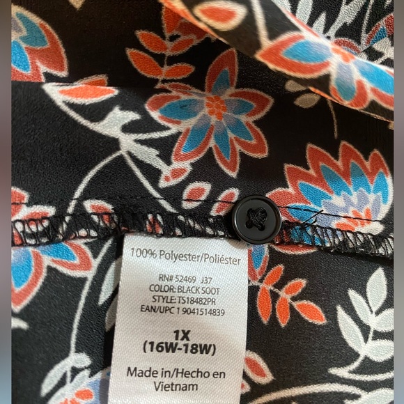 NWT Plus Size Black Floral Long Sleeves Button Down Tunic Top with Self Tie. - Picture 7 of 8